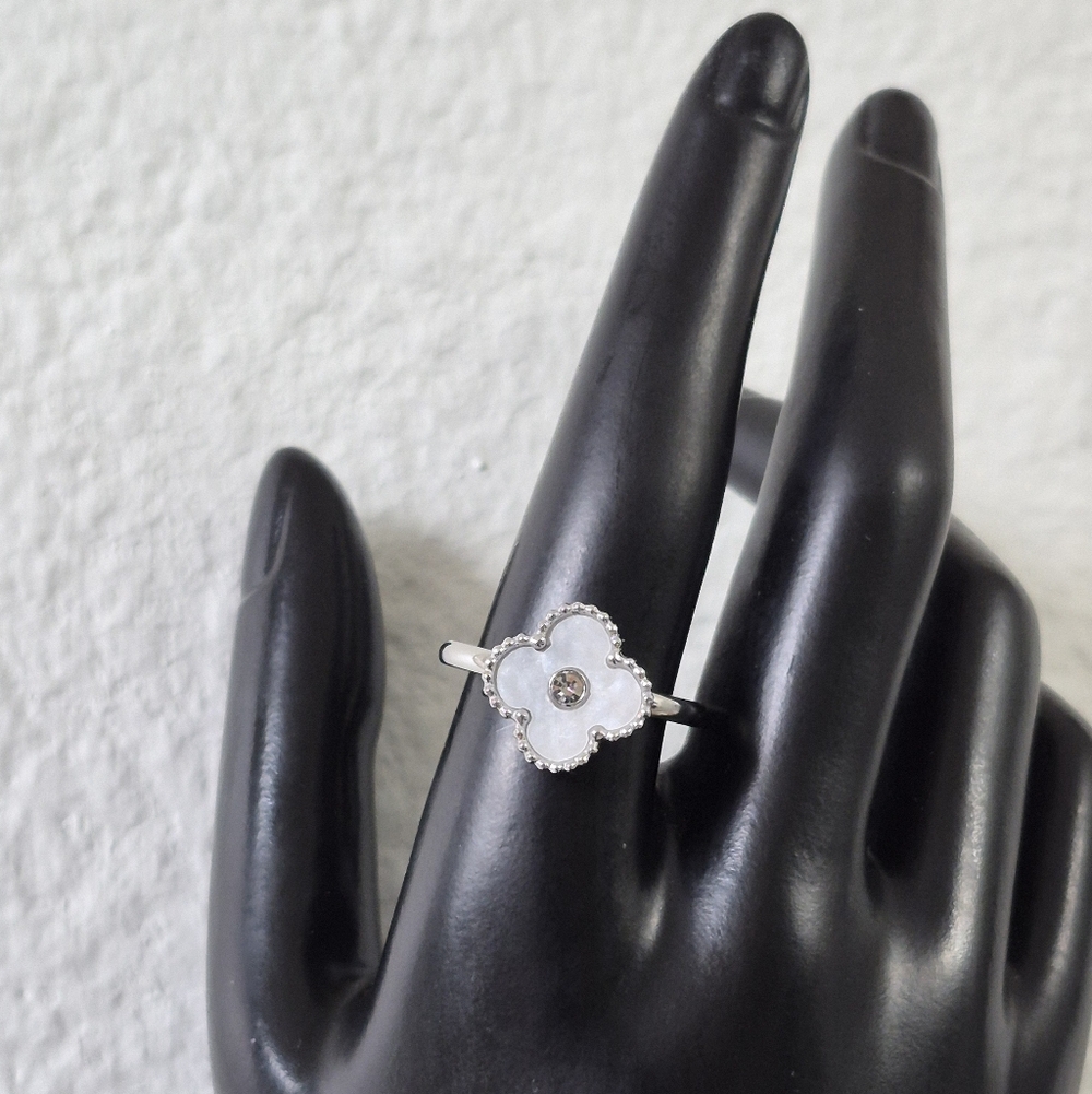 Elegant White Stainless Steel Clover Ring - Size 7 - Picture 3 of 3
